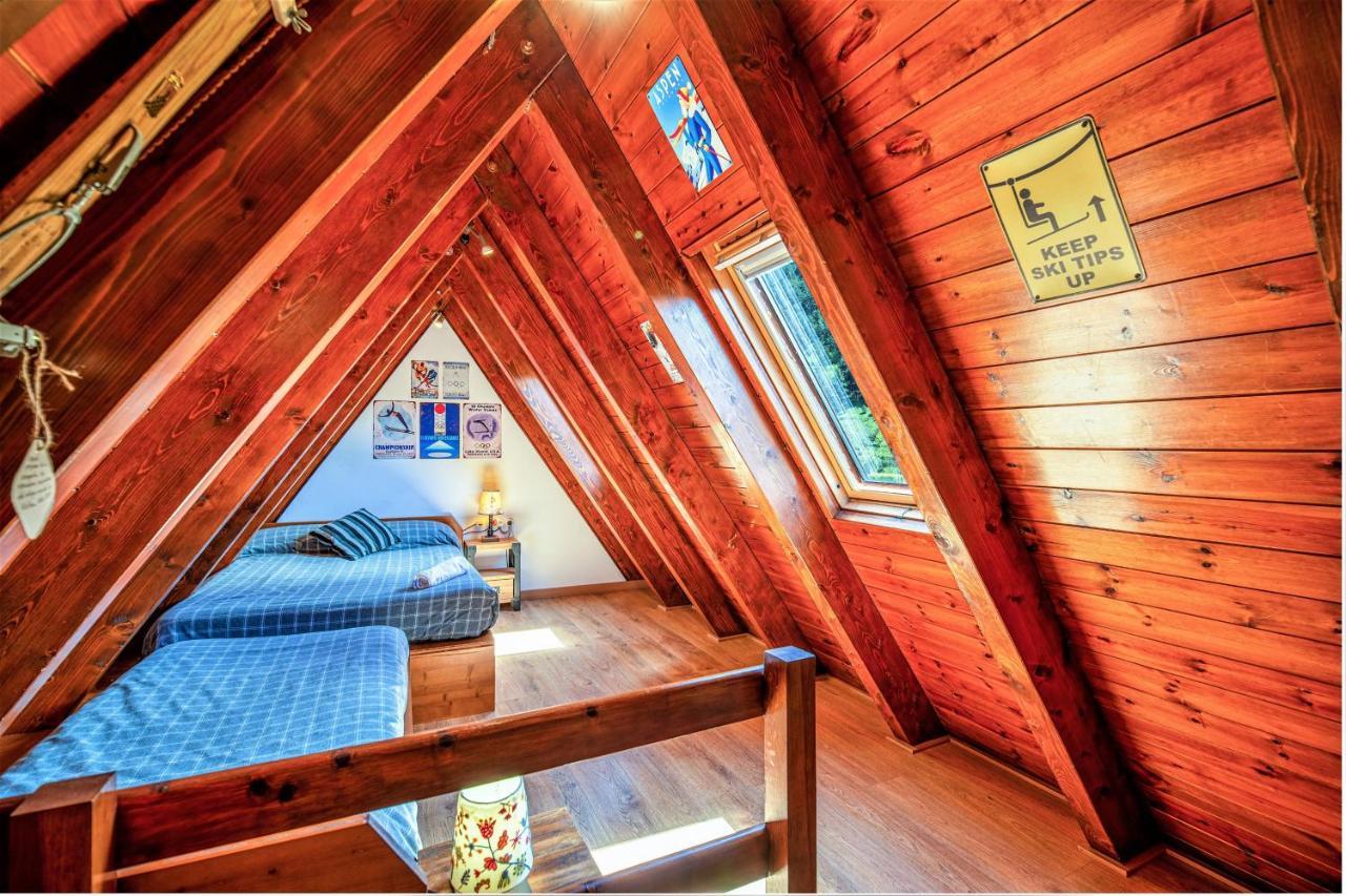 Apartamentos Aran Montcorbau ภายนอก รูปภาพ