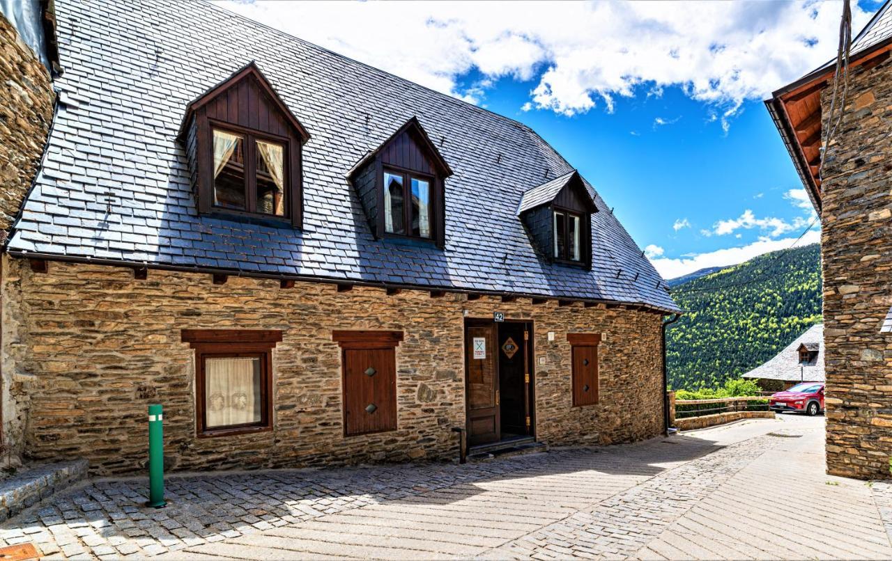 Apartamentos Aran Montcorbau ภายนอก รูปภาพ